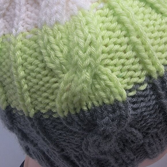 ⭐Adult Unisex Handmade Pom Beanie Cable Knit Color Block Grey Green Winter Hat⭐ - Picture 7 of 7